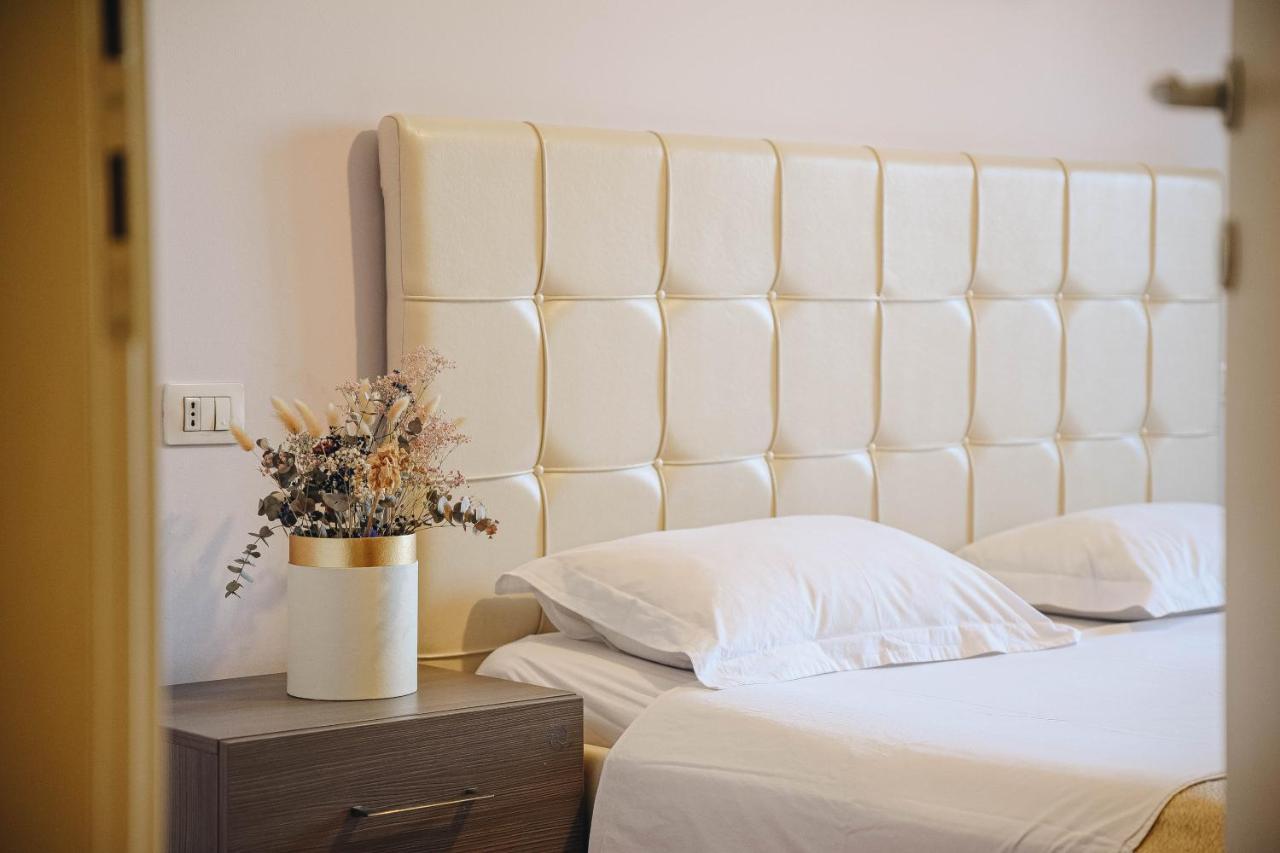 Cozy Rooftop - Your Home, Away From Home! *