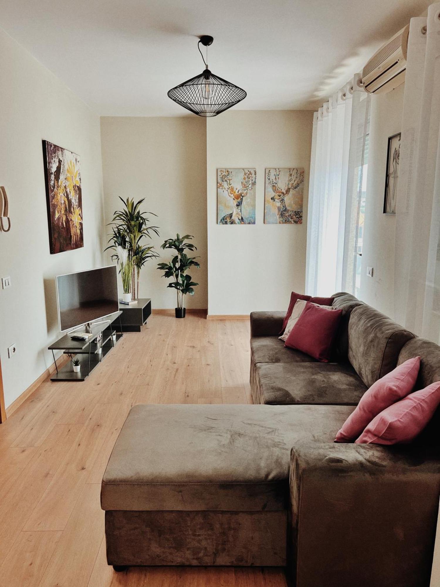 Cozy Rooftop - Your Home, Away From Home! * Tirana